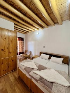 Sponbo Guest House, Leh - 6