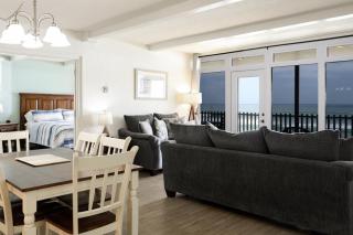 Beachfront Retreat - Oceanside - 2