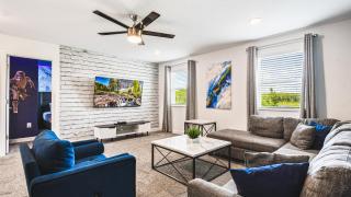 Disney-Themed Oasis with Private Pool & Spa - 8