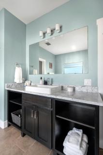 Luxury Cottage with Stunning Views-Spa Bath-Patio - Fredericksburg - 7