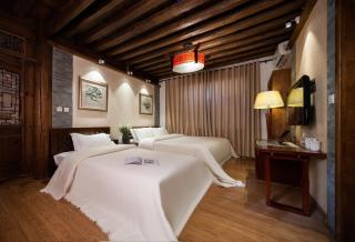 Jinli Chinese Courtyard Inn - 6