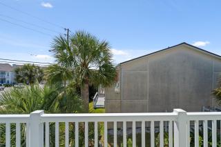 140 Feet To White Sandy Beaches! Newly Renovated! Pool! Grill! - Panama City Beach - 7