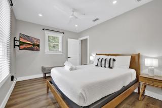 The Grove-A Charming Cottage - 2 blks to Main St - Fredericksburg - 3