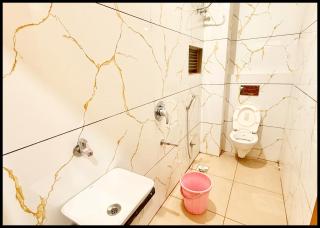Near Mahakal Temple Hotel P - LANDMARK ! Ujjain,Near Railway station ,Fully Air conditioned Rooms And Spacious, with Wi-Fi , BEST HOTEL IN UJJAIN - Ujjain - 3