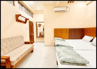 Near Mahakal Temple Hotel P - LANDMARK ! Ujjain,Near Railway station ,Fully Air conditioned Rooms And Spacious, with Wi-Fi , BEST HOTEL IN UJJAIN - Ujjain - 5