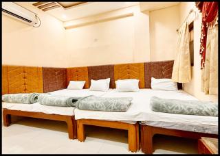 Near Mahakal Temple Hotel P - LANDMARK ! Ujjain,Near Railway station ,Fully Air conditioned Rooms And Spacious, with Wi-Fi , BEST HOTEL IN UJJAIN - Ujjain - 9