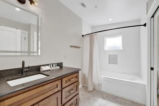 The Grove-A Charming Cottage - 2 blks to Main St - Fredericksburg - 2