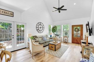 Stunning Home with Hot Tub - Walk to Main - Fredericksburg - 9