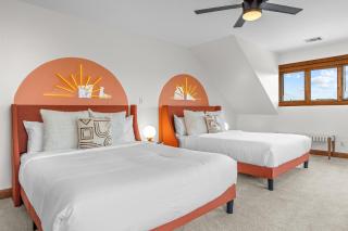 Luxurious Lake Park House: Sleeps 25, Pool, Hot-Tub, Firepit and Game Room! - Dripping Springs - 9