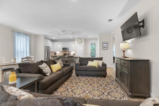 Pristine 3-bedroom Home Near Canyon Lake! - Canyon Lake - 2