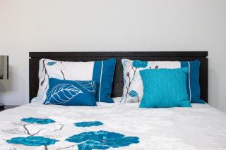 Comfortable 2 bedrooms walk out basement suite - Calgary - 8