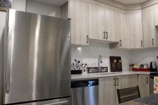 Comfortable 2 bedrooms walk out basement suite - Calgary - 6