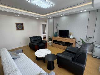 Two BR Apt near Chinggis Hotel - Ulaanbaatar - 0