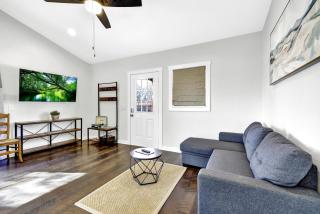 Olive St Ranch with HotTub-Grill and Party Barn - Fredericksburg - 2