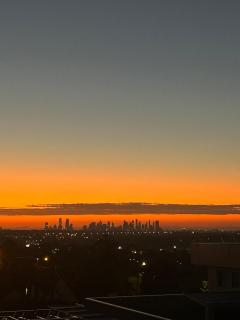 Penthouse with Stunning Melbourne Skyline View - Bulleen - 9