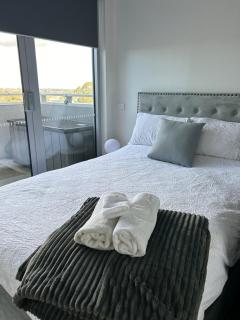 Penthouse with Stunning Melbourne Skyline View - Bulleen - 6