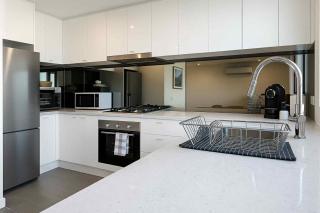 Penthouse with Stunning Melbourne Skyline View - Bulleen - 4
