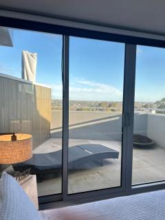 Penthouse with Stunning Melbourne Skyline View - Bulleen - 3
