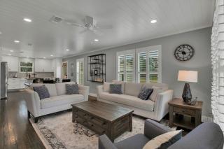 Upscale Home with Pool and FirePit - Close to Mercer St! - Dripping Springs - 5