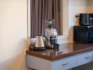The Bay Breeze Retreat - Two Mile Bay Stay - Taupo - 1