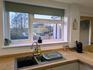 Countryside Gem, 3BR, parking, nr JCB Alton Towers - 2