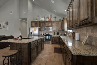 Let's Go Tubing! Awesome House-Next to River! - New Braunfels - 4