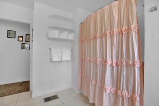 Willkommen to Pink Haus 1 Mile to Main Street! - Fredericksburg - 5
