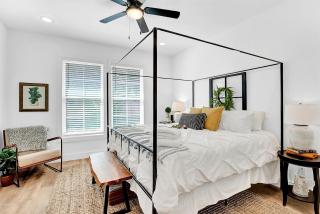 Stunning Home with Hot Tub - Walk to Main - Fredericksburg - 4