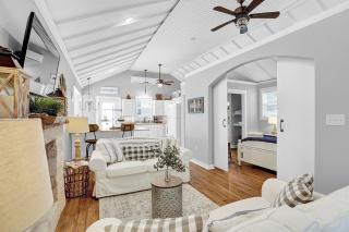 Luxury Combo Walk to Main with 2 Hot-Tubs - Fredericksburg - 9