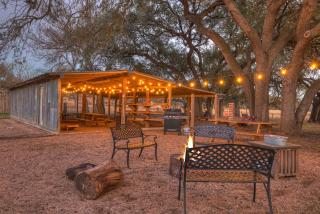 Willies House with Country Views - Shared Party Barn - Fredericksburg - 4