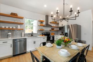 Southern Vine Sip and Stay Combo - Fredericksburg - 9