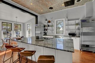 Gorgeous Home 1 Blk from Main with Hot Tub & Fire Pit! - Fredericksburg - 8