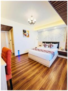Broadway Boutique Mall Road Darjeeling #Restaurant #Free Wi-fi #Room Service & Prime Location -Best Seller Hotel In Darjeeling - Darjeeling - 0