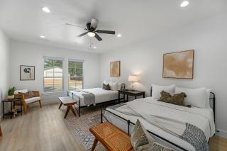 Southern Vine Sip and Stay Combo - Fredericksburg - 7
