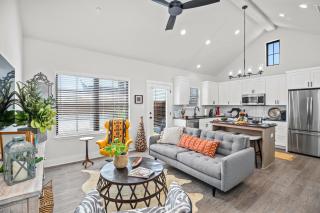 Serengeti New Build with Hot Tub - Fredericksburg - 3