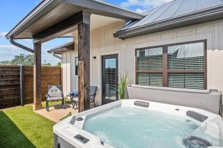 Serengeti New Build with Hot Tub - Fredericksburg - 2