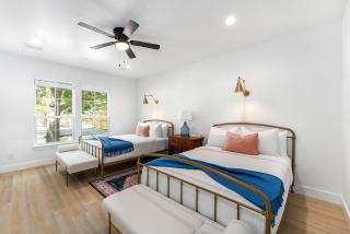 Southern Vine Sip and Stay Combo - Fredericksburg - 3