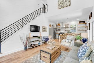 Stunning Home with Hot Tub - Walk to Main - Fredericksburg - 3