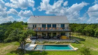 The Point Serene Hill Country Views with Pool & Hot Tub - Luckenbach - 2