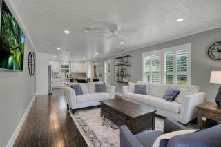 Upscale Home with Pool and FirePit - Close to Mercer St! - Dripping Springs - 2