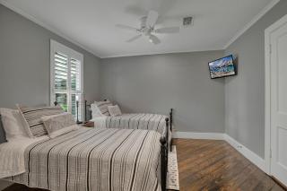 Upscale Home with Pool and FirePit - Close to Mercer St! - Dripping Springs - 1