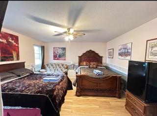 The Breakfast Suite with 2 Queen beds in Fraser Valley Getaway R1 - Abbotsford - 8