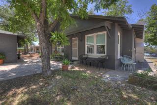 Historic Hideaway Stroll to Schlitterbahn - New Braunfels - 6