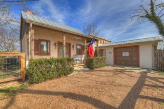 Texas Two Step Guesthouse - Fredericksburg - 4