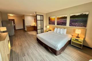 Days Inn & Suites by Wyndham Houston / West Energy Corridor - Houston - 2