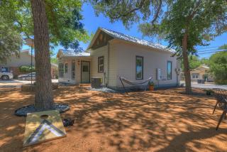 Historic Hideaway Stroll to Schlitterbahn - New Braunfels - 1