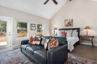 Luxury Cottage with Views Fireplace & Grill! - Fredericksburg - 9