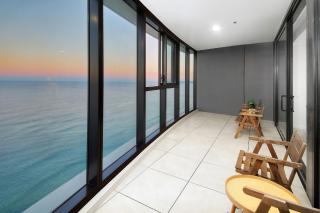 The Gold Coast View with 3BR, 2 Bath, Free Parking - Gold Coast - 3