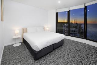 The Gold Coast View with 3BR, 2 Bath, Free Parking - 7
