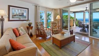 Spacious Oceanfront Penthouse with 180 Degree Views in Kailua Kona! - 8